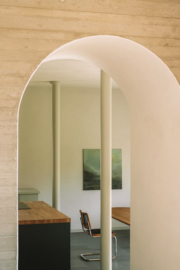 arch inside Duplex by Atelier ST