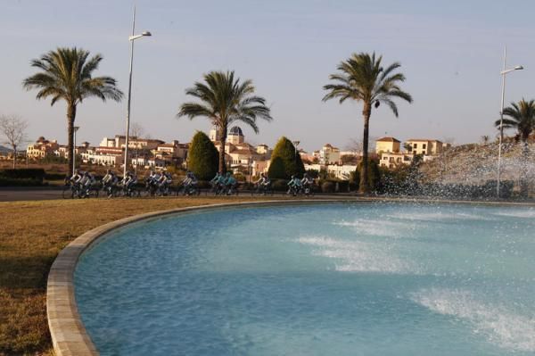 Cornering round one of the town's many fountains