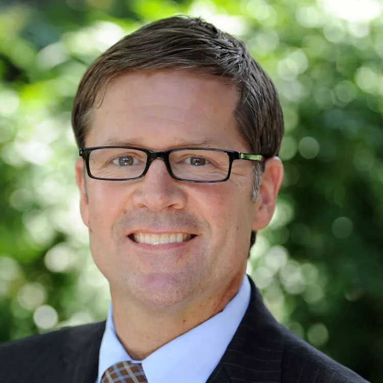 A headshot of Dr. Chris Mosunic, Calm’s Chief Clinical Officer