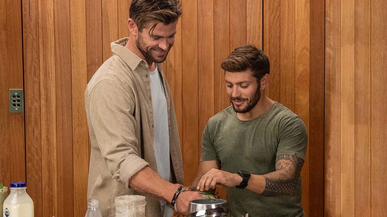 Chris Hemsworth making smoothies in the kitchen with his personal trainer Luke Zocchi