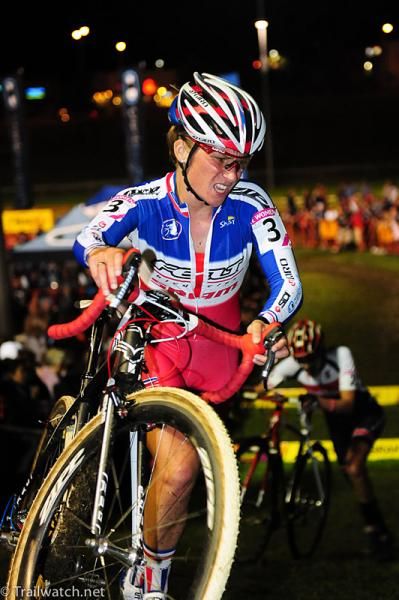 Caroline Mani (CC Etupes) feeling the hurt put on by Nash.