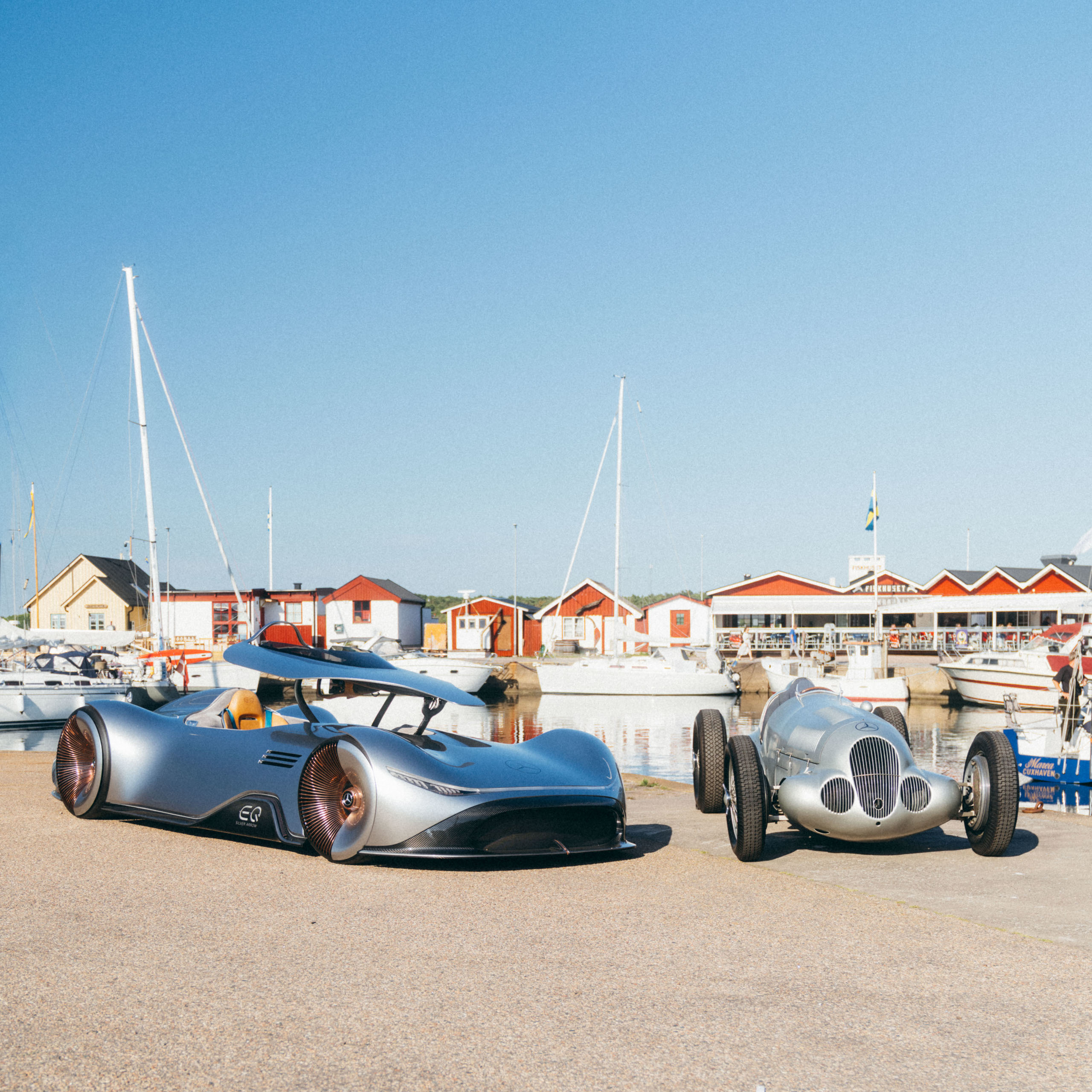 The Mercedes-Benz Vision EQ Silver Arrow concept and the Mercedes-Benz W 125