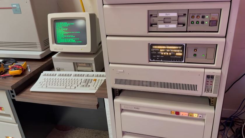 Dave Plummer&#039;s RA82 disk drive