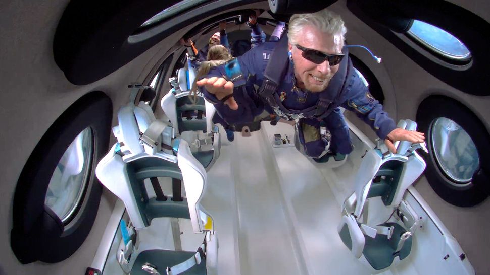 Amazing Virgin Galactic video shows Richard Branson's Unity 22 crew soaring into space