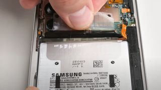 New sticky tabs holding the Galaxy S25 Ultra battery in place