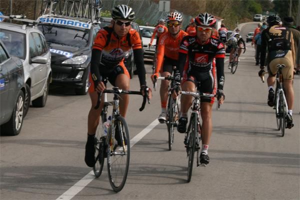 Hernani Broco (La Rota Dos Moveis), left, and David Arroyo (Caisse d'Epargne).