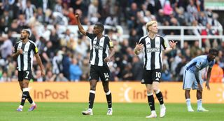 Alexander Isak of Newcastle United celebrates scoring his team's second goal during the Premier League match between Newcastle United FC and Tottenham Hotspur FC at St James' Park on September 01, 2024 in Newcastle upon Tyne, England.