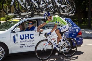 Kiel Reijnen goes back to the UHC team car