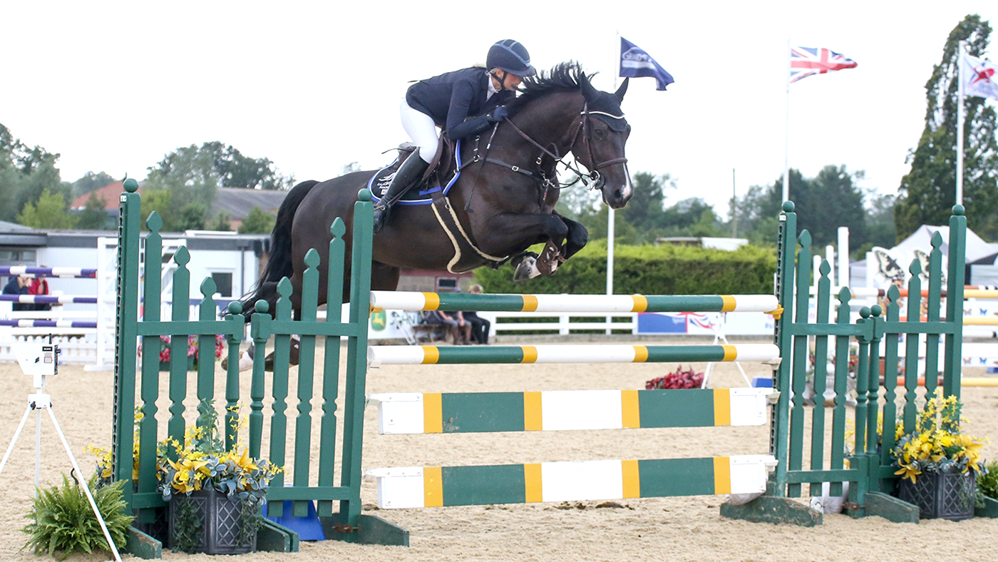 Nicola Barry - grade C championship on Be Caprivi