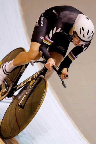Kiwi favourite Alison Shanks (NZL) rode to a record time on Australian soil
