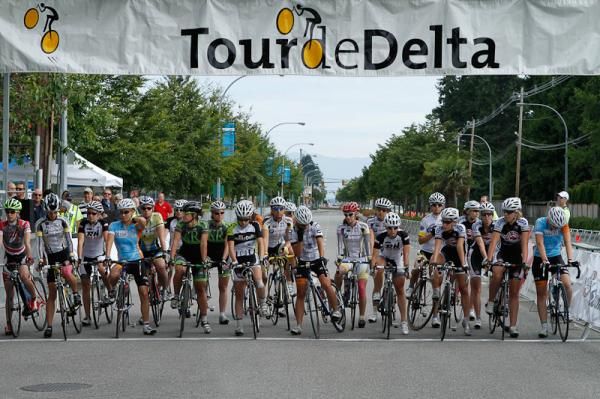 Elite women at the start of the 88 km. road race