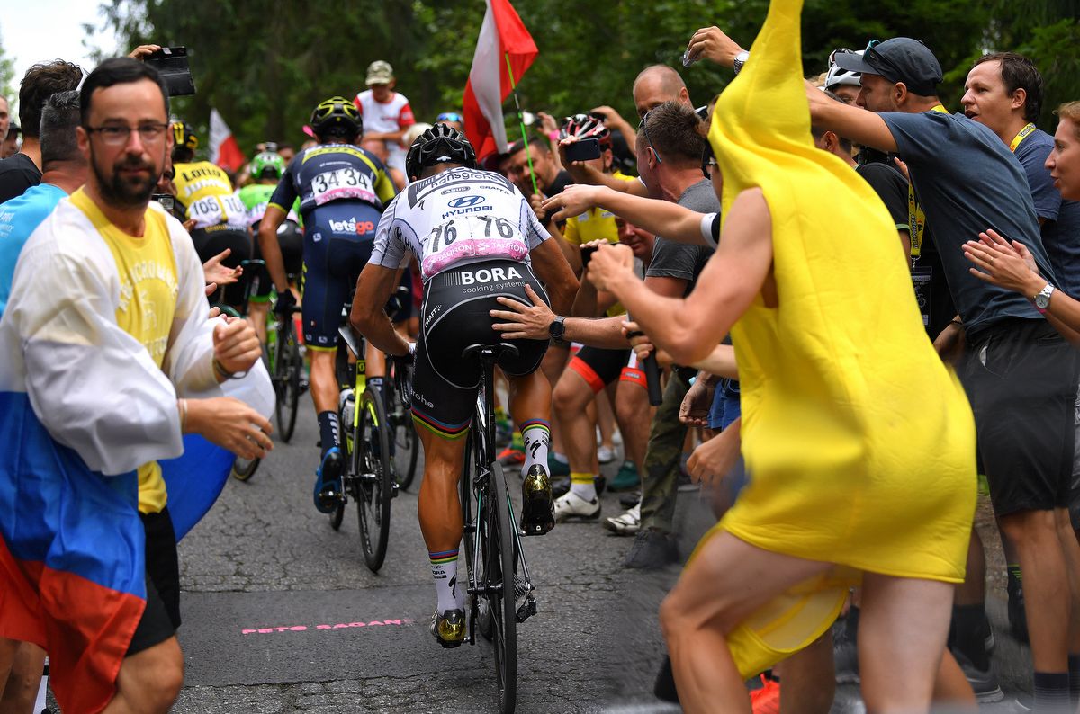 Peter Sagan gets a helping hand from the fans