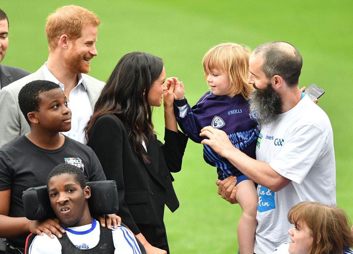 Prince Harry Jokingly Tell Off A Toddler For Pulling Meghan’s Hair Is ...