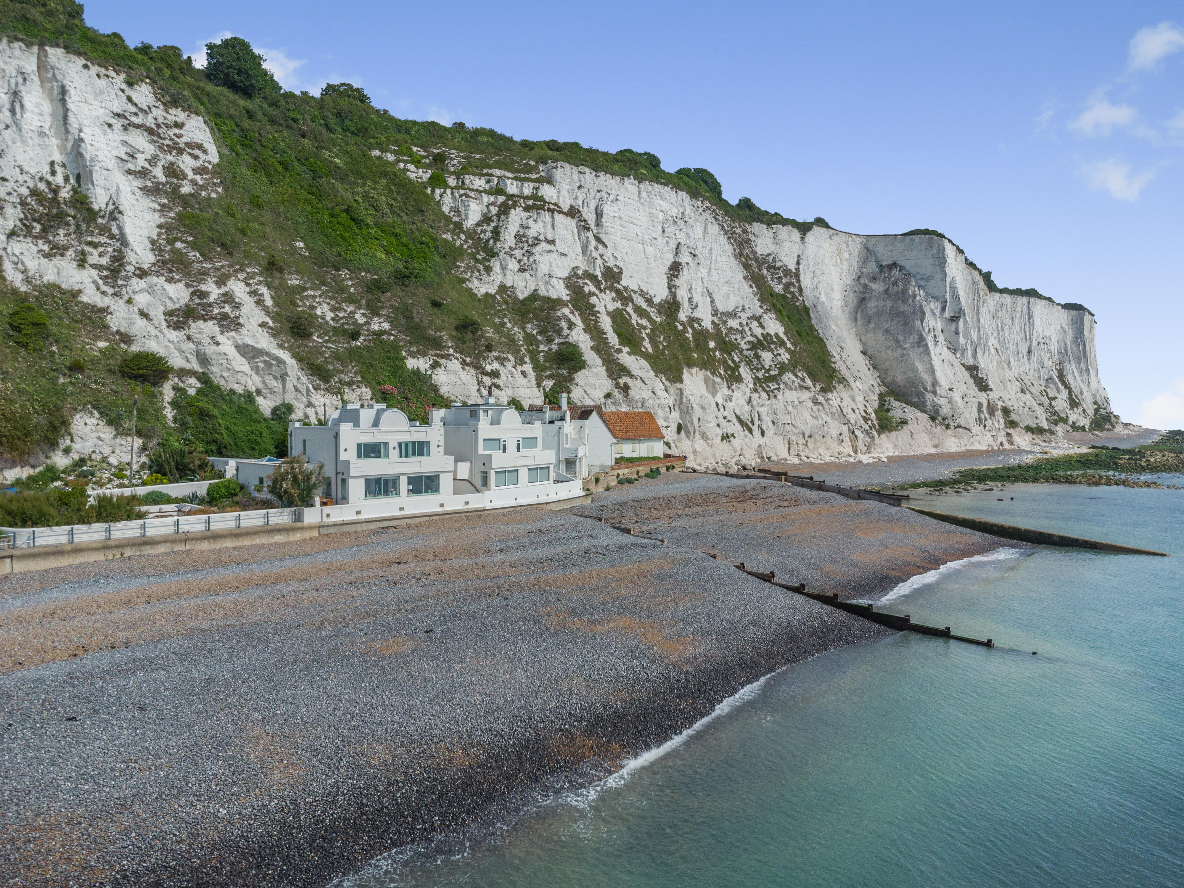 Art Deco cottage in the shadow of the White Cliffs of Dover