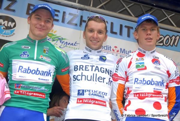 Laurent Pichon (Bretagne Schuller) with Rabobank's Moreno Hofland and Jetse Bol.