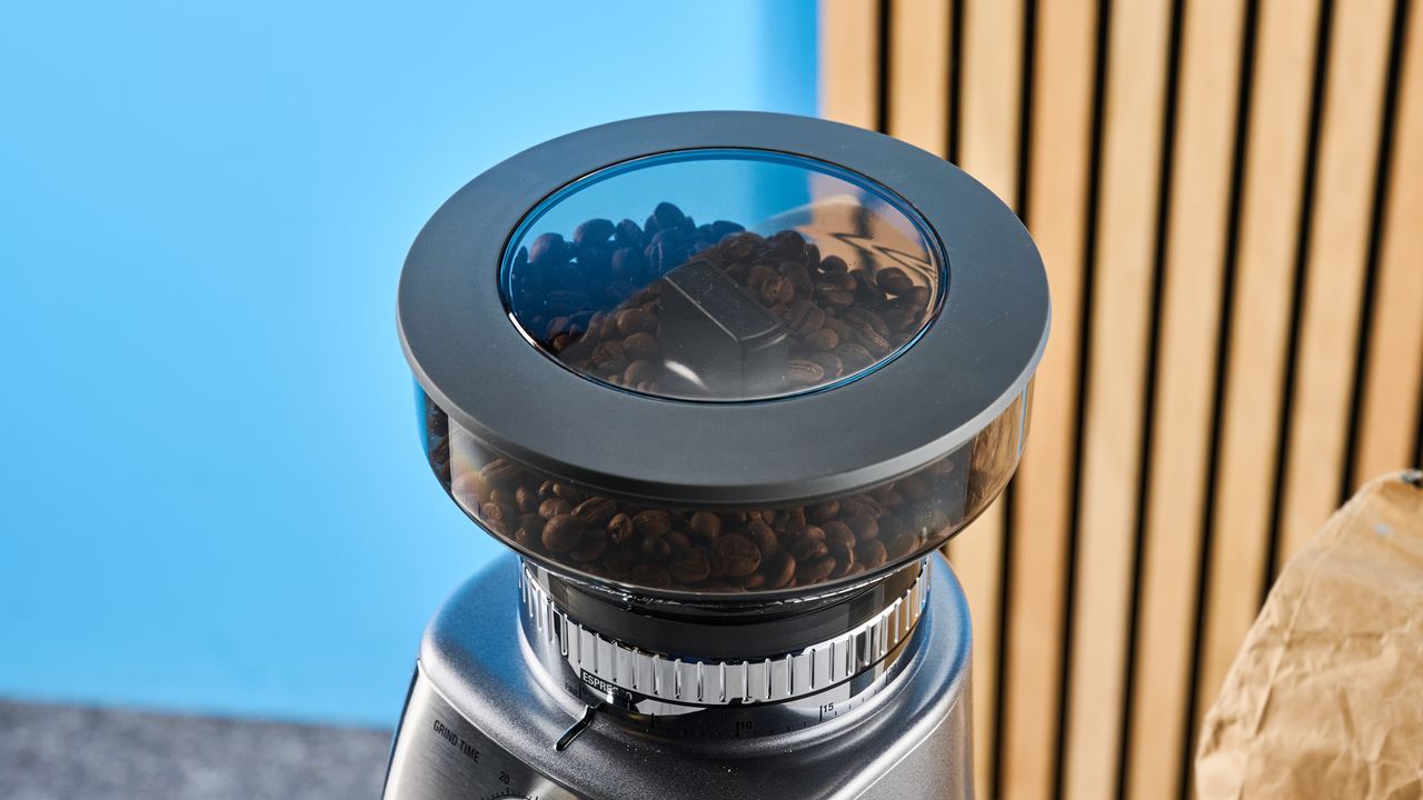 the breville dose control pro, called sage dose control pro in the uk, a silver coffee grinder with 60 grind settings and labeled grind size adjustment