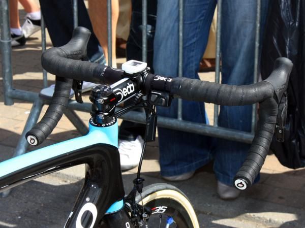 Bradley Wiggins (Team Sky) could conveniently change gears from the tops during Stage 3 thanks to Shimano's remote Dura-Ace Di2 shifter.