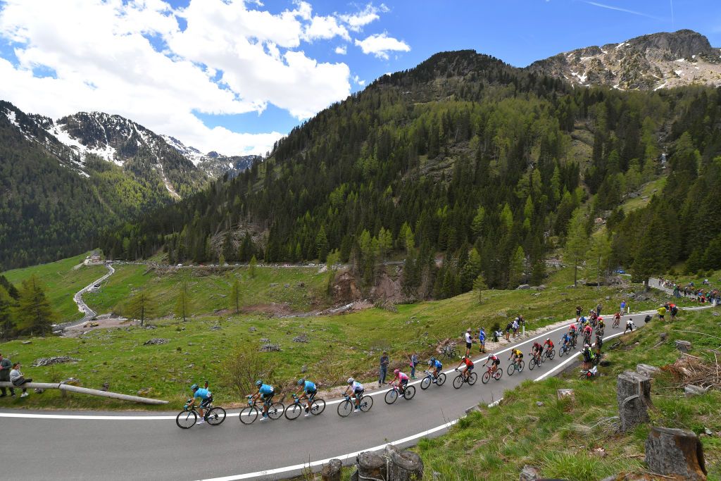 The peloton rides through the Dolomites