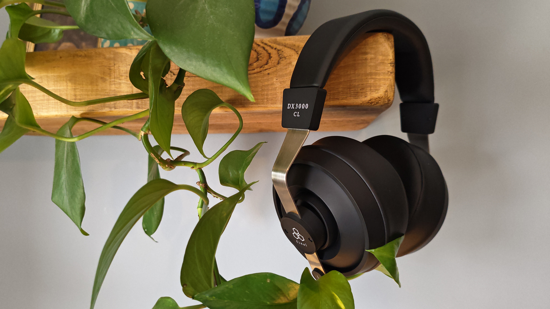 The Final DX3000 CL closed back headphone.