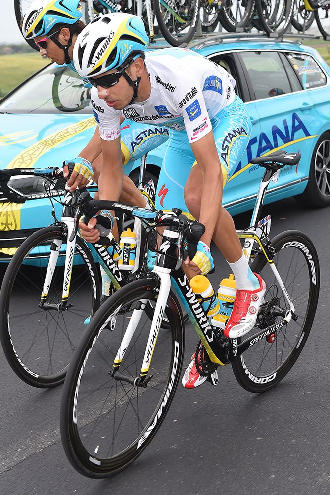 Fabio Aru makes his way back to the peloton