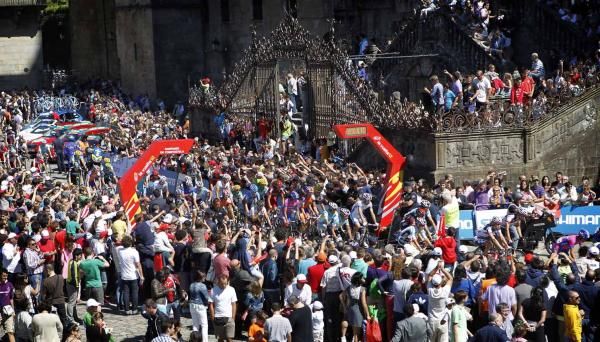 The Vuelta a Espana peloton leaves Santiago de Compostela.