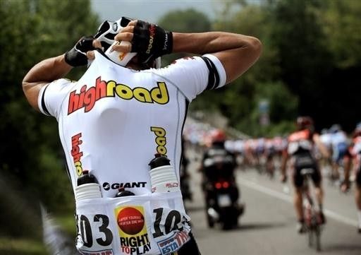 During May's Giro d'Italia, Adam Hansen loads up with drink bottles