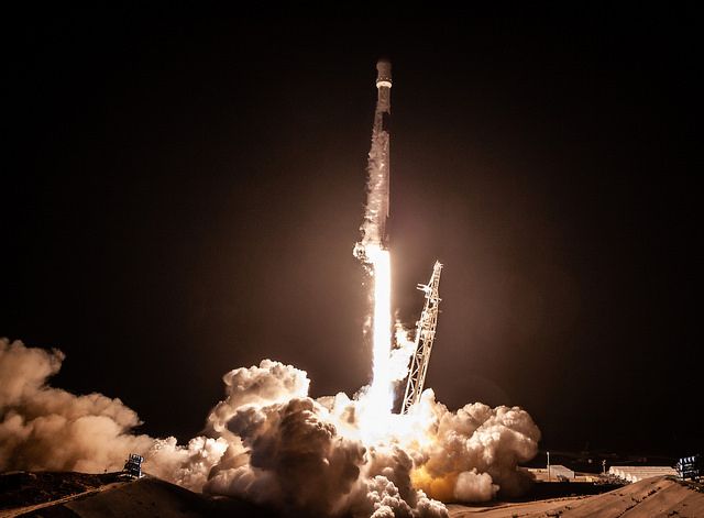 'definitely Not Aliens': These Photos Of Spacex's Night Rocket Launch 