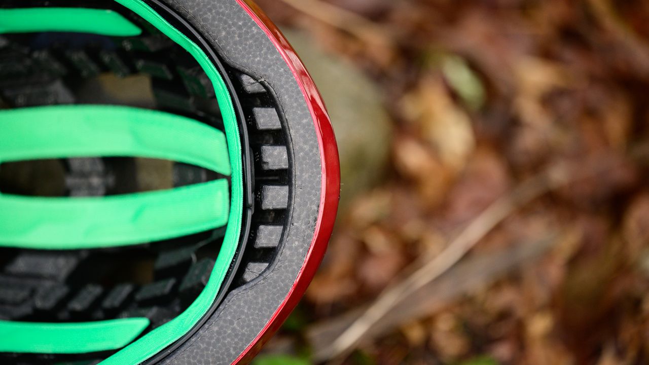 Lazer Z1 Kineticore floating front padding