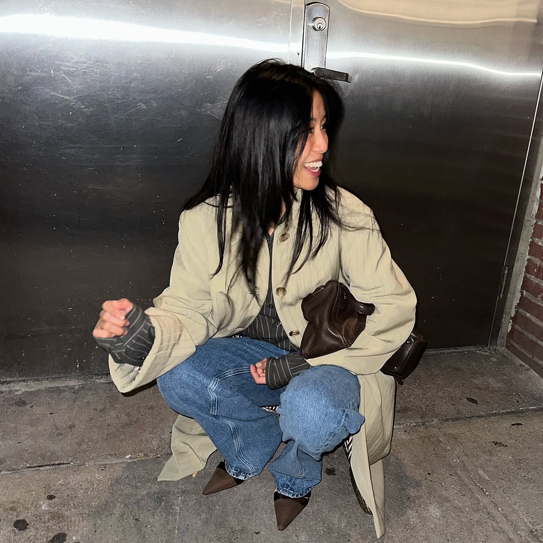 Woman wearing bootcut jeans with brown heels.