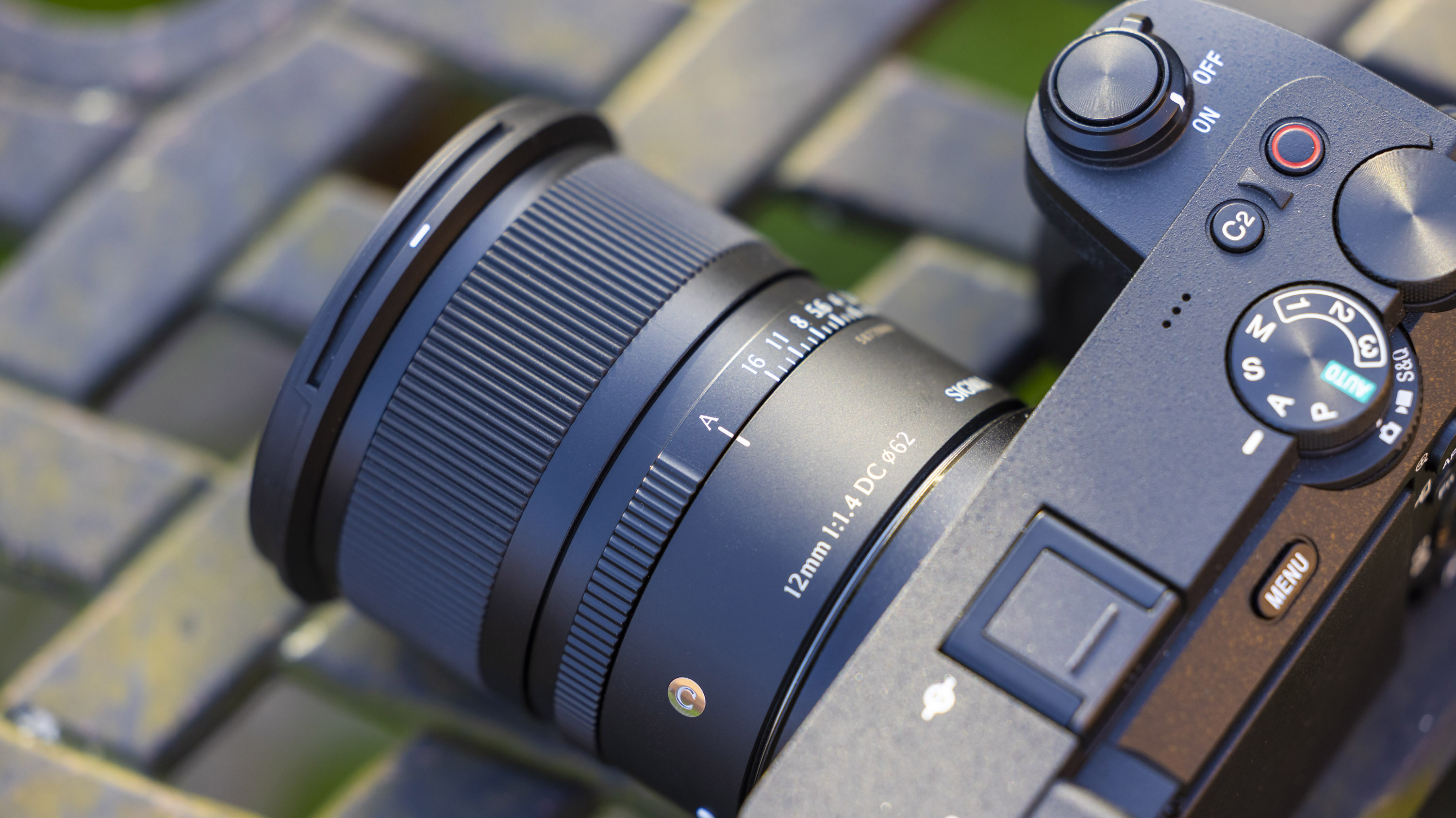 Sigma 12mm f/1.4 DC | C lens shoot outdoors on a metal table