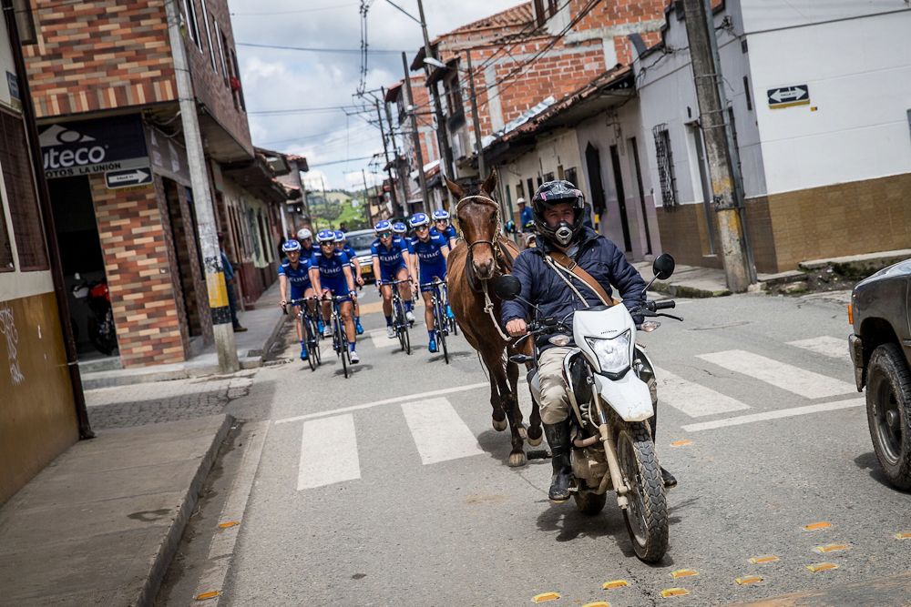 UnitedHealthcare riders caught in traffic during a ride in Colombia