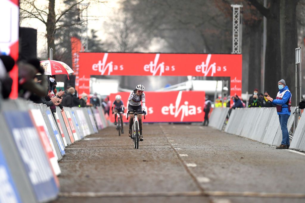 DENDERMONDE BELGIUM DECEMBER 26 Lucinda Brand Nedand Team Baloise Trek Lions celebrates at finish line as race winner during the 2nd Dendermonde UCI CycloCross Worldcup 2021 Womens Elite CXWorldCup UCIcyclocrossWC on December 26 2021 in Dendermonde Belgium Photo by Luc ClaessenGetty Images