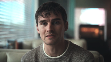 Bear in a diner at the beginning of Obsession