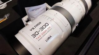 Viltrox 30-300mm