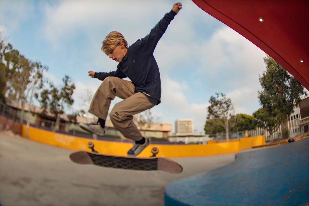 This photographer adapted a massive IMAX lens to a Canon EOS R ...