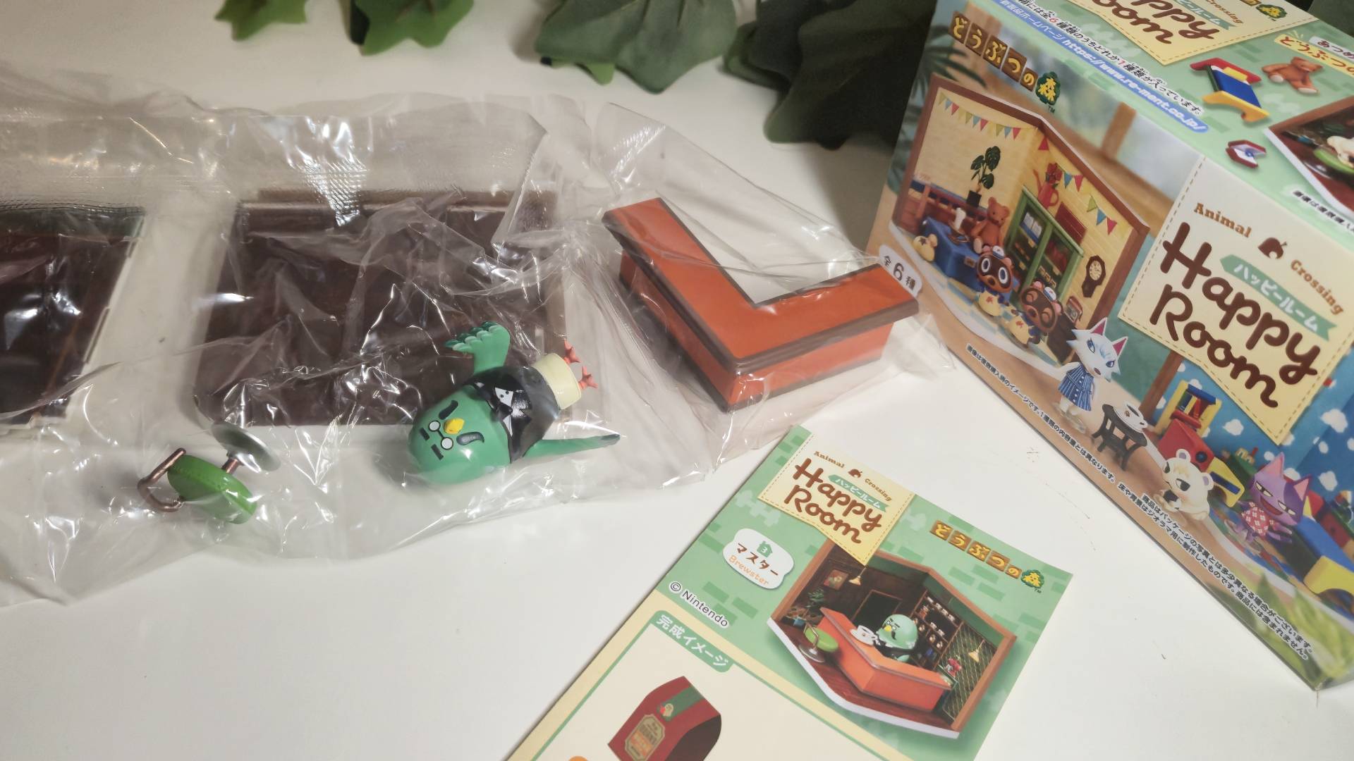 Photo of the separate parts of the Brewster Happy Room Collection toy.