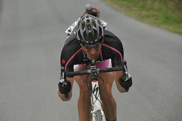 Scott Tietzel (Juwi Solar Elite Cycling) descends at 48mph toward Cambridge