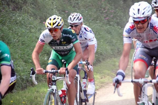 Jesse Anthony (Kelly Benefit Strategies-OptumHealth) tackles a dirt section.