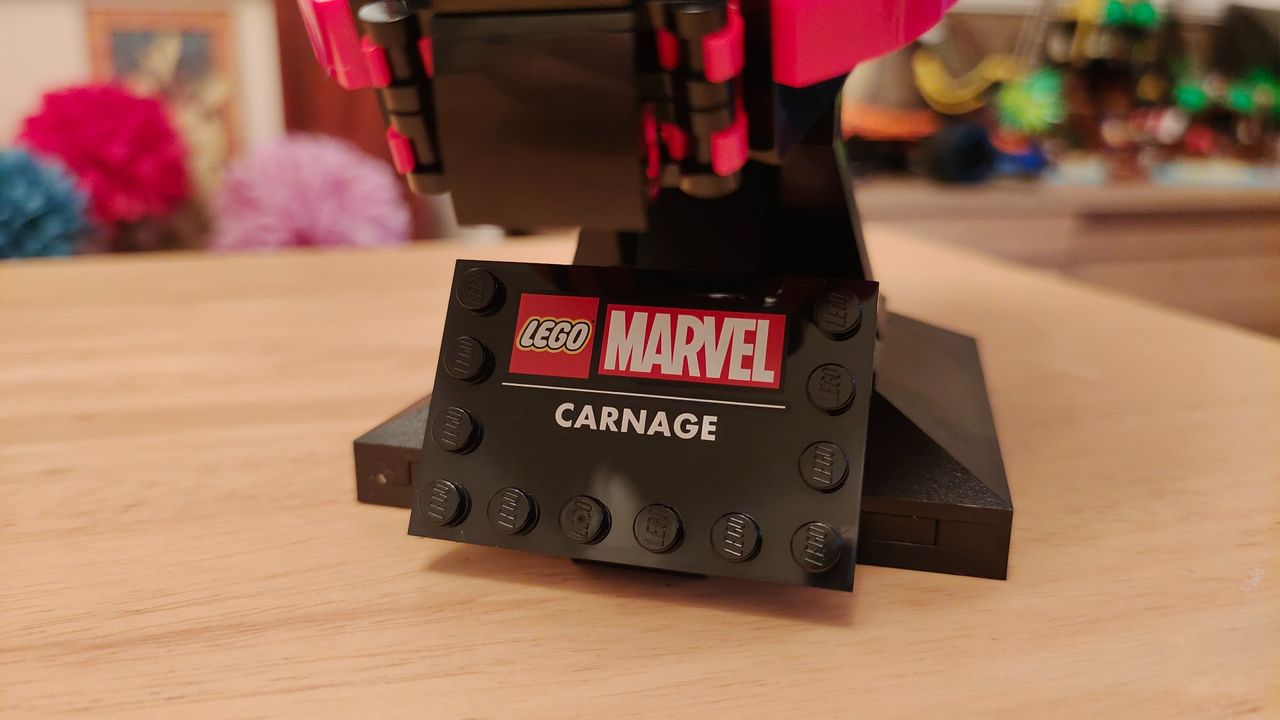 Lego Marvel Carnage 76199_Base plaque close up