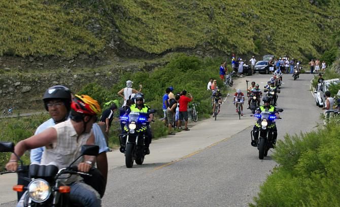 Alberto Contador and Daniel Diaz go head-to-head in the stage 6 finale on Mirador del Sol.