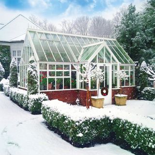 greenhouse in Connecticut in the snow