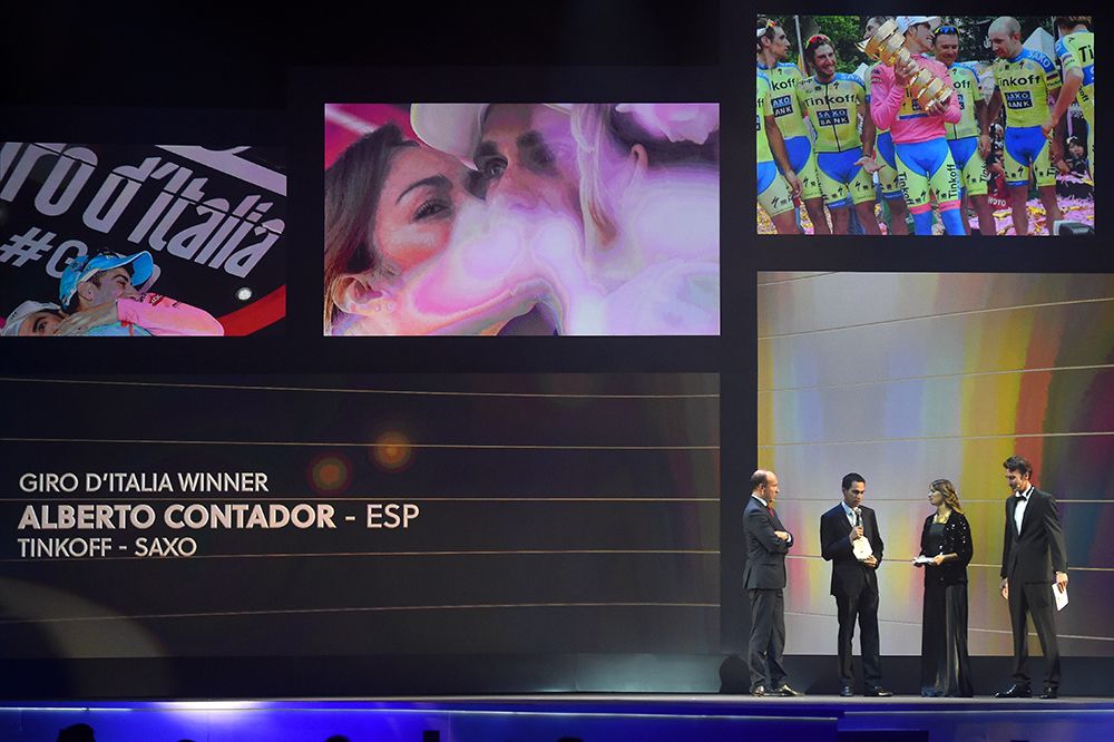 Alberto Contador accepting his prize