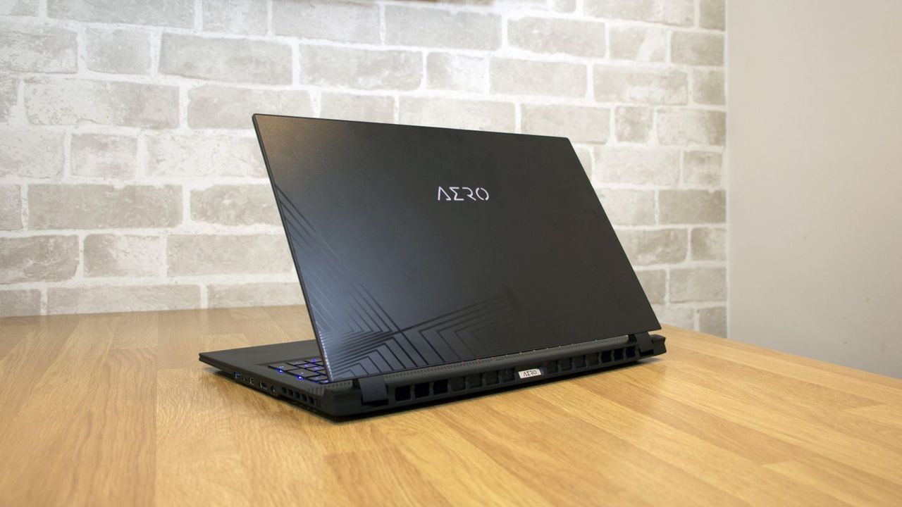 Gigabyte Aero 17 HDR YC rear view