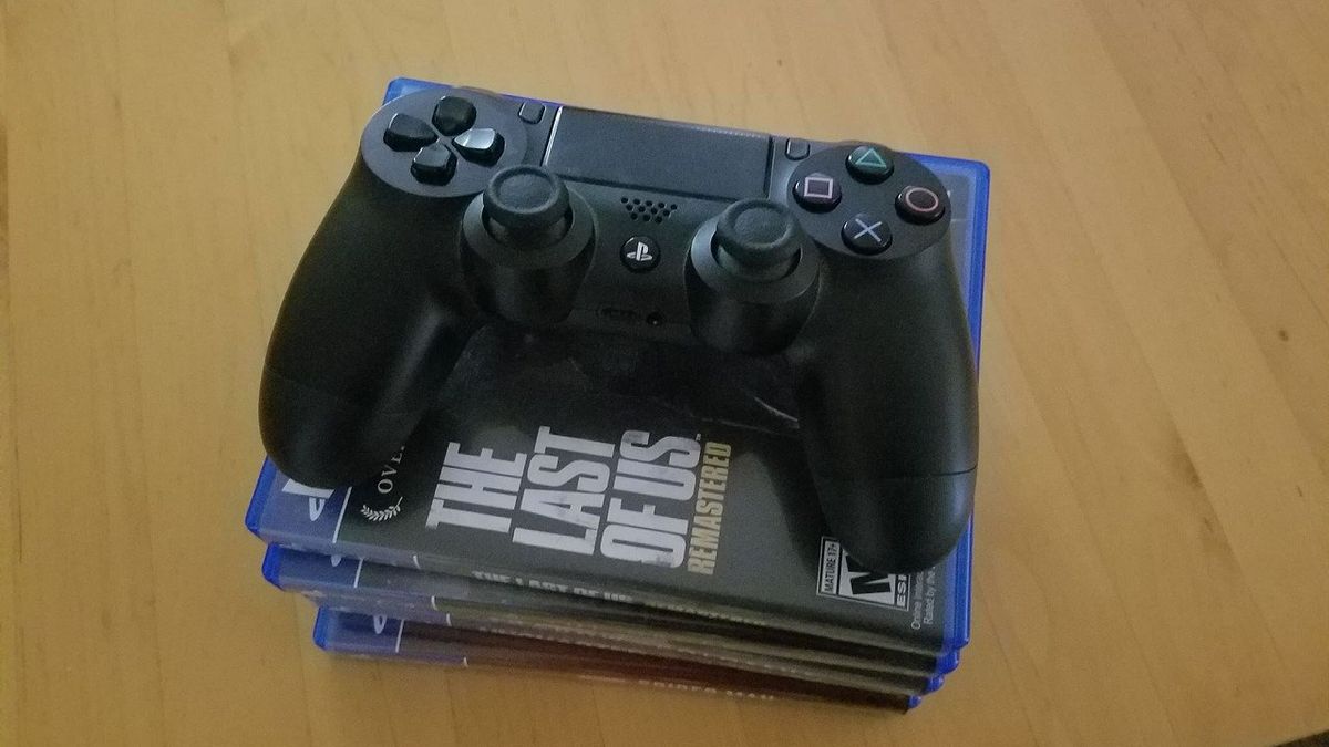 DualShock 4 hero image with PlayStation 4 games