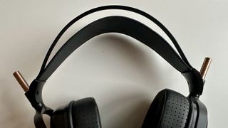 Shanling wired headphones headband on a white surface