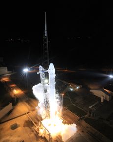 dragon launch spacex looking down2