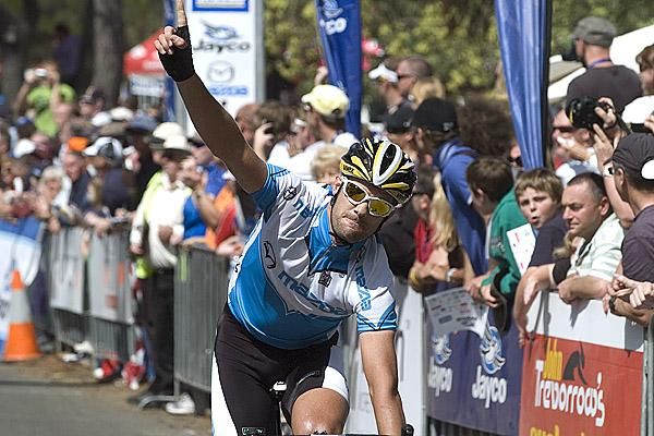 New Zealand's Greg Henderson (Mazda) is number one on stage two of the Jayco Bay Classic Series in Geelong. Henderson was a stage winner in the 2009 Tour of Spain.