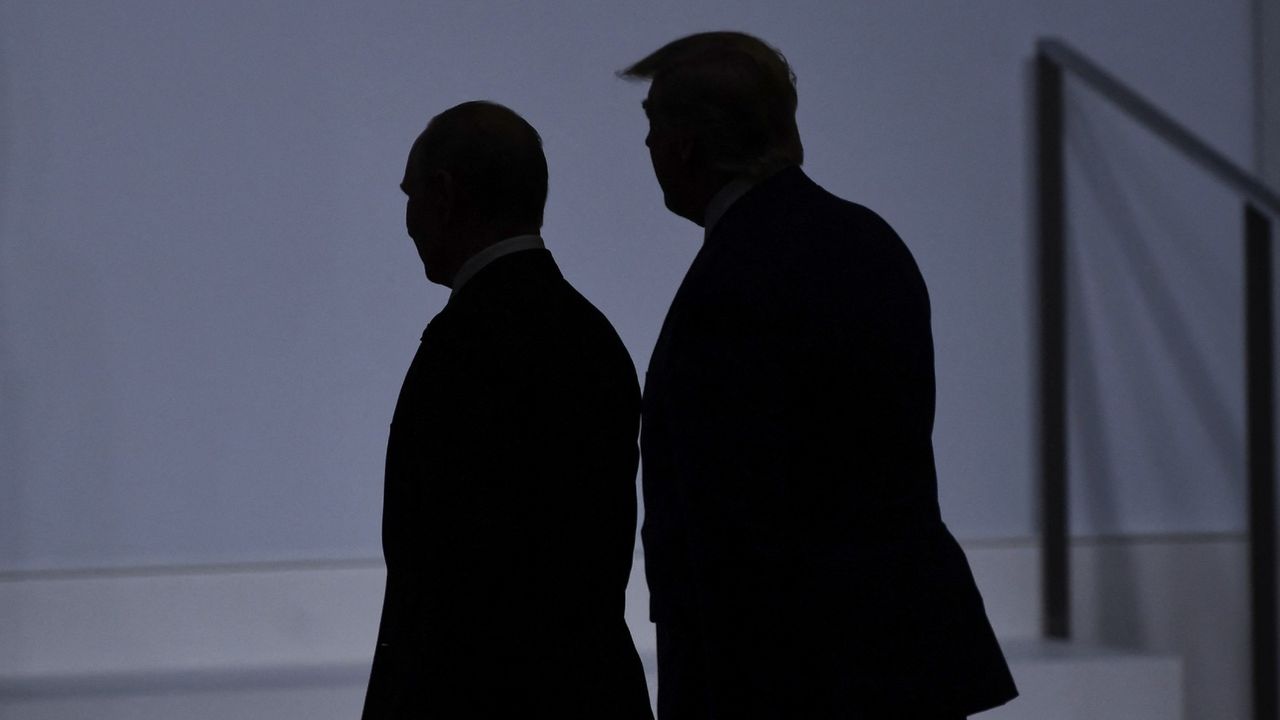 In silhouette, Donald Trump (R) walks with Russia&#039;s President Vladimir Putin at the G20 Summit in Osaka in 2019