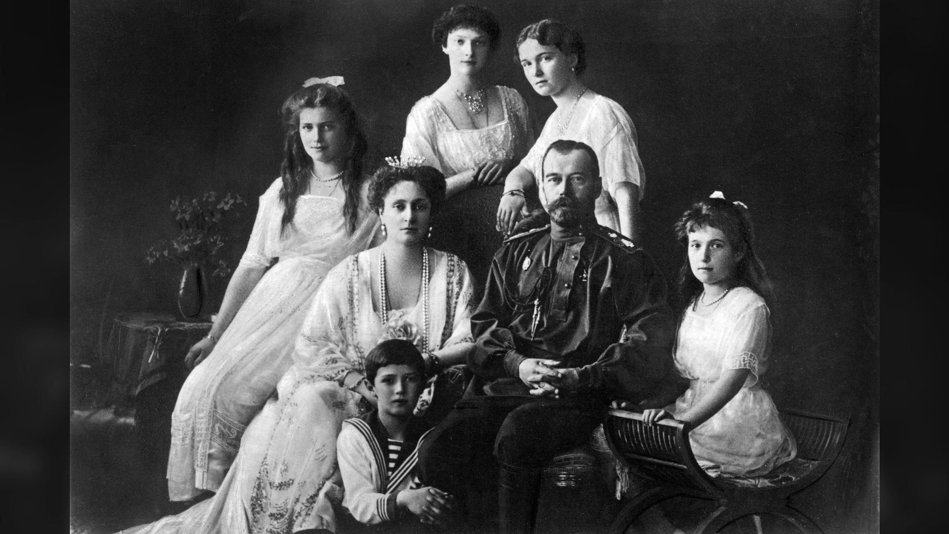 A 1913 portrait of Czar Nicholas II and his family