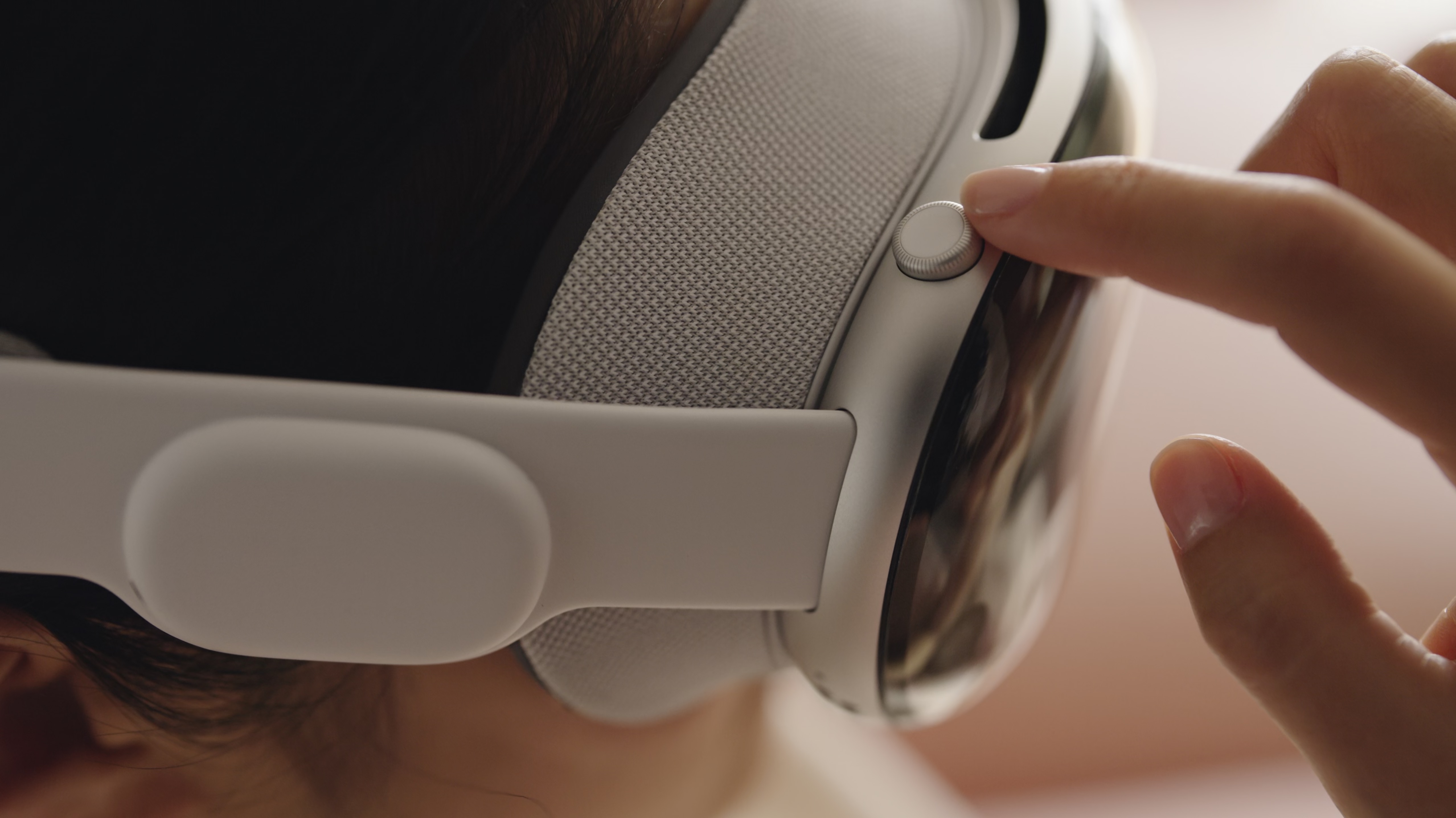 Apple Vision Pro Plays Defense Against Meta Quest VR Headset